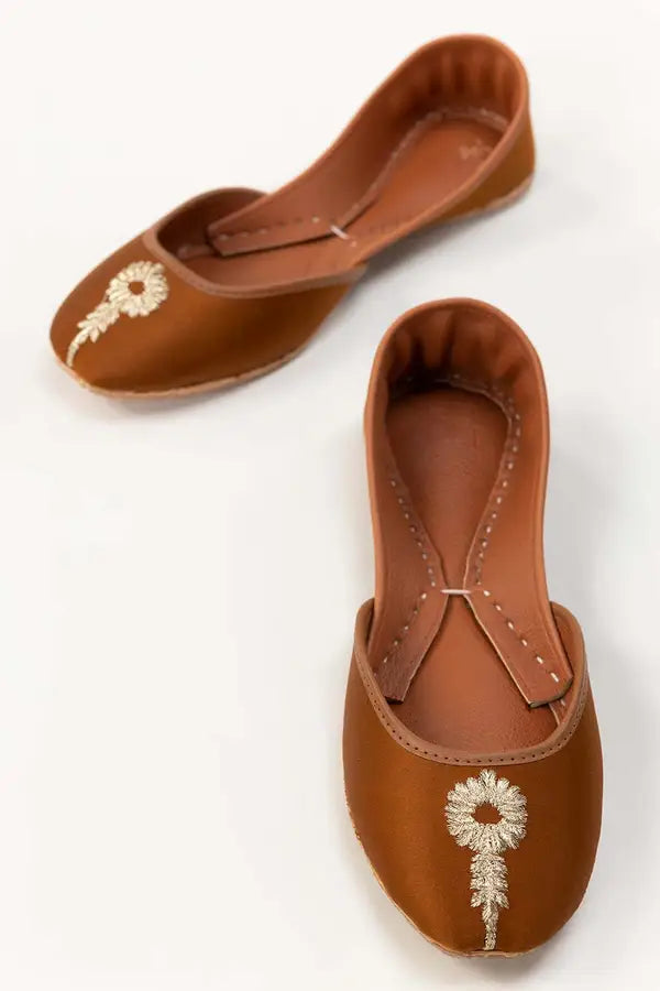 Women Brown Hand Made Khussa IDFT-AW22-10