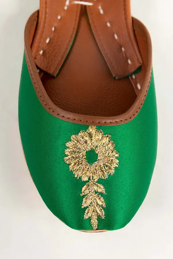 Women Green Hand Made Khussa IDFT-AW22-12